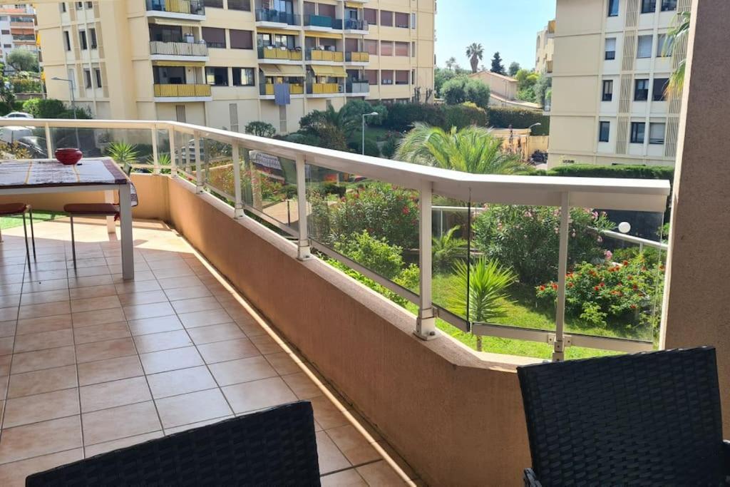 Appartement Vue Mer Sur Les Hauteurs De Ница Екстериор снимка