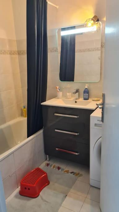 Appartement Vue Mer Sur Les Hauteurs De Ница Екстериор снимка